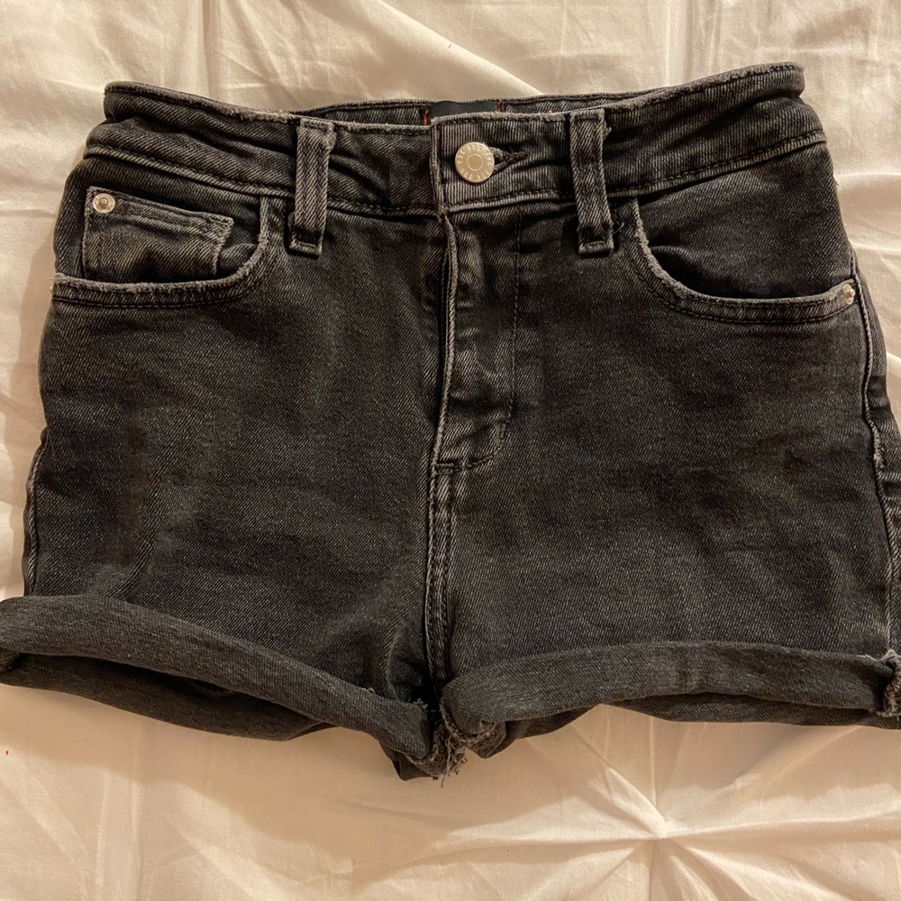 Black skinny jean shorts.